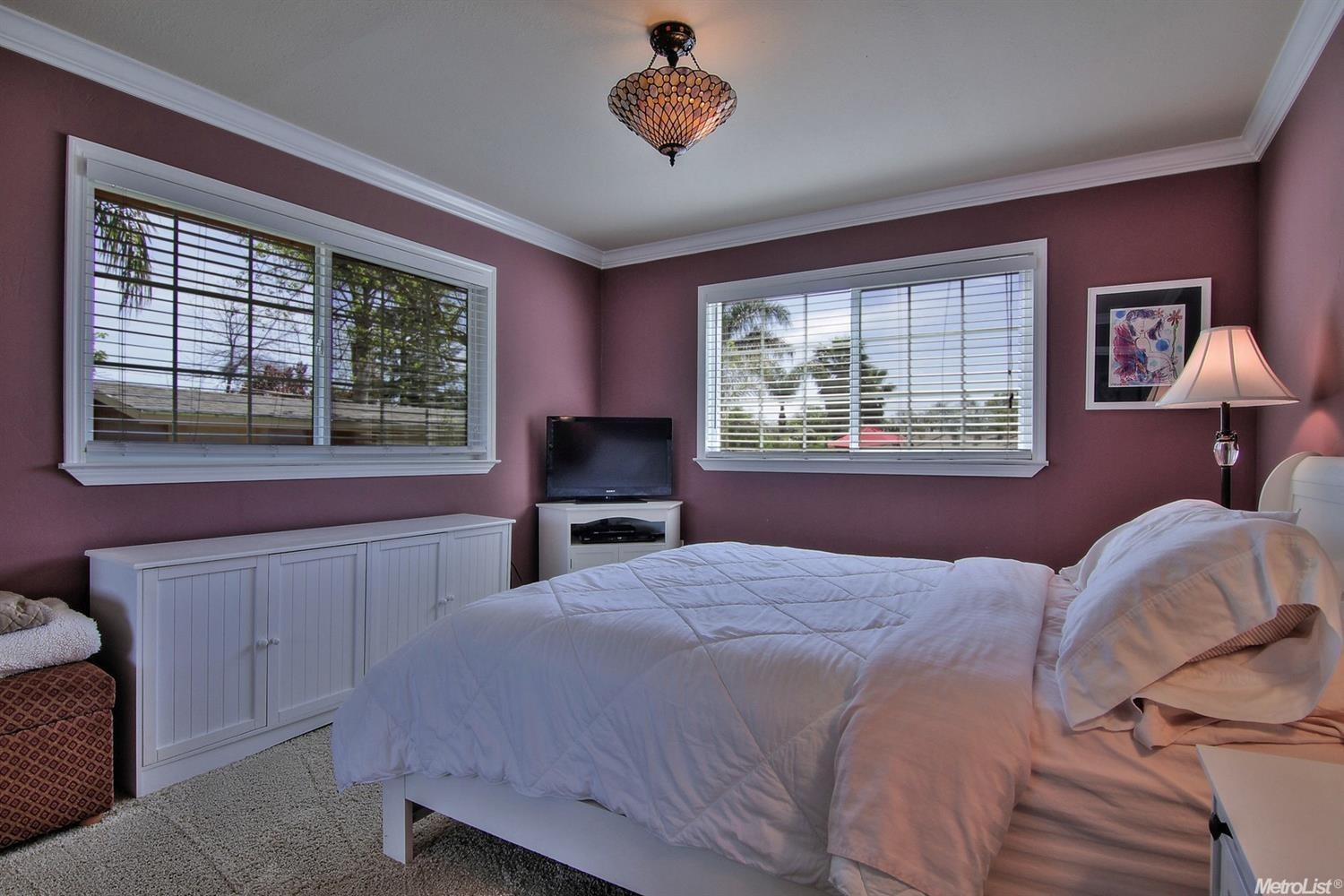 Detail Gallery Image 24 of 59 For 3800 Winona Way, North Highlands,  CA 95660 - 5 Beds | 3 Baths
