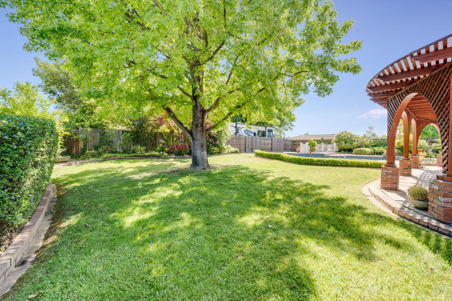 Detail Gallery Image 4 of 40 For 8700 Tipton Ct, Elk Grove,  CA 95624 - 3 Beds | 2/1 Baths