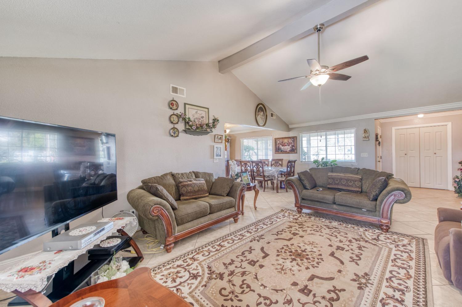 Detail Gallery Image 13 of 38 For 25540 Lynn Pl #B,  –,  CA 93638 - 3 Beds | 2 Baths