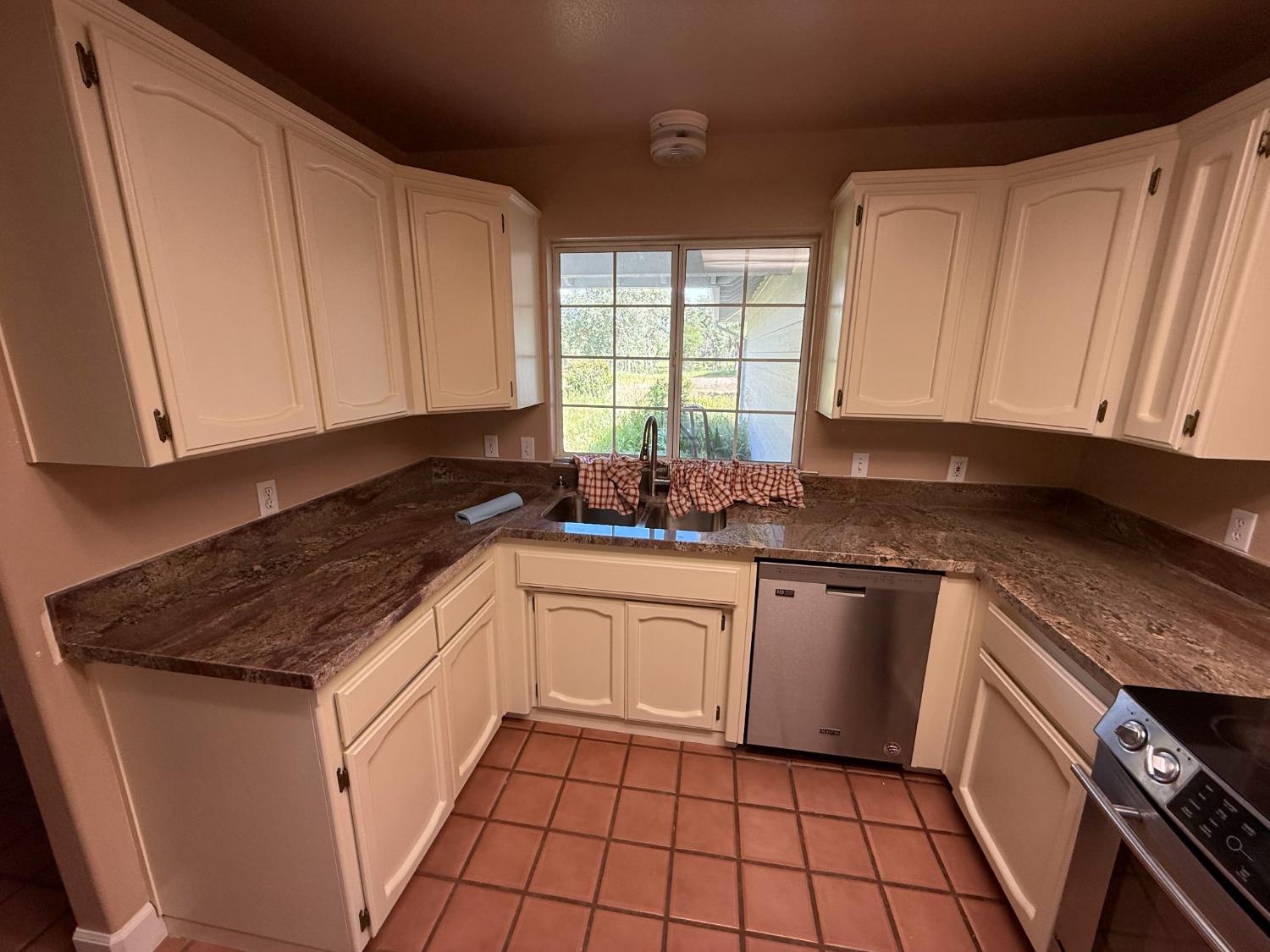Detail Gallery Image 10 of 35 For 76 Stoney Oaks Blvd, Bangor,  CA 95966 - 3 Beds | 2/1 Baths