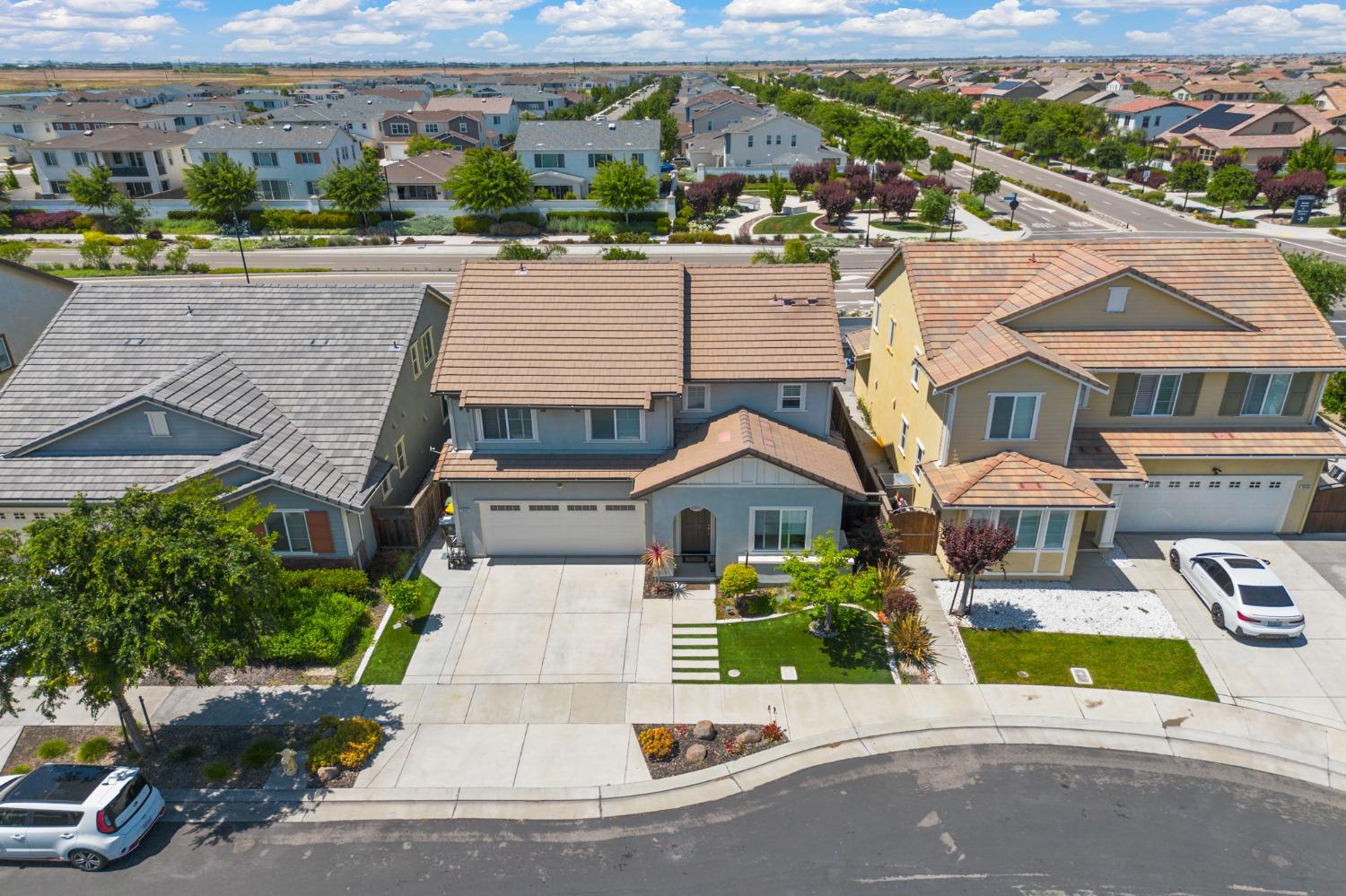 Detail Gallery Image 2 of 56 For 18427 Pilot Ct, Lathrop,  CA 95330 - 4 Beds | 3 Baths