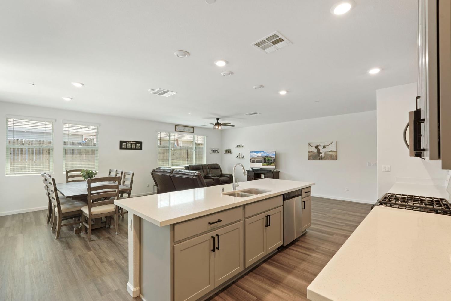 Detail Gallery Image 6 of 53 For 718 Lippi St, Galt,  CA 95632 - 3 Beds | 2 Baths