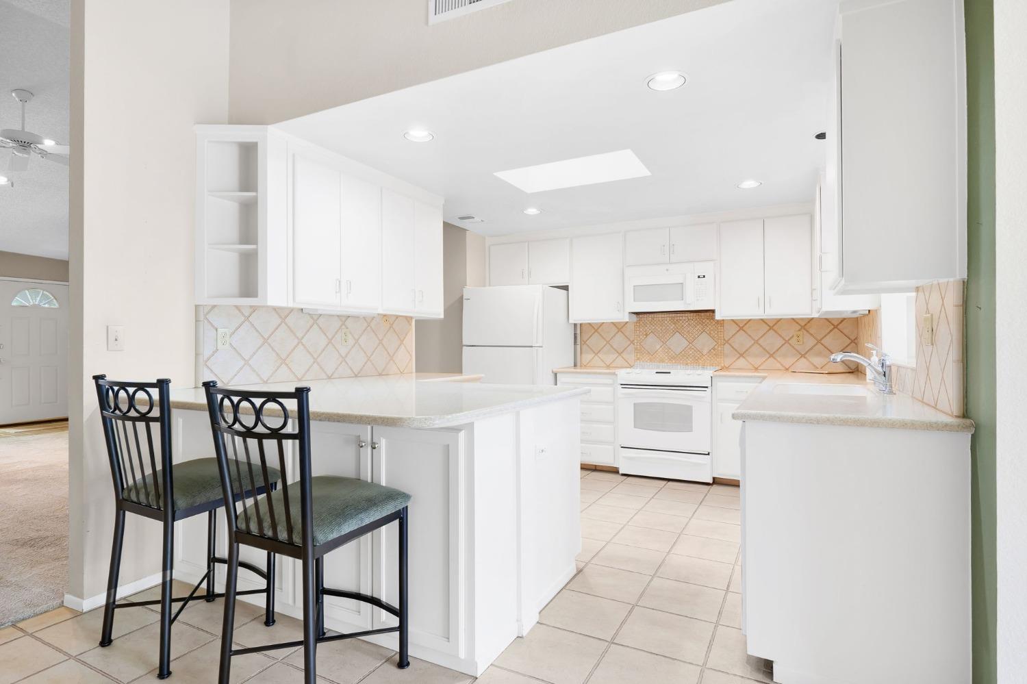 Detail Gallery Image 6 of 29 For 2120 Saint Ruben Ct, Carmichael,  CA 95608 - 3 Beds | 2 Baths