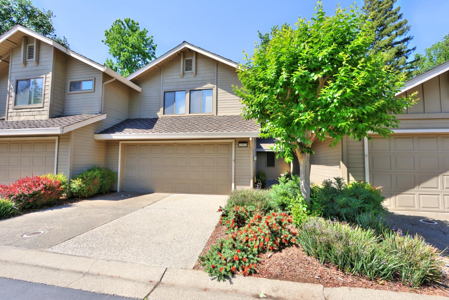 Detail Gallery Image 1 of 69 For 1982 University Park Dr, Sacramento,  CA 95825 - 3 Beds | 2/1 Baths