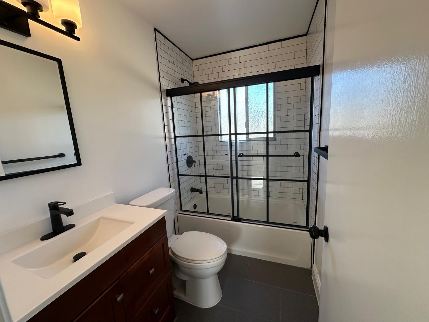 Detail Gallery Image 7 of 29 For 4700 Ravenstone Way, Sacramento,  CA 95842 - 4 Beds | 2/1 Baths