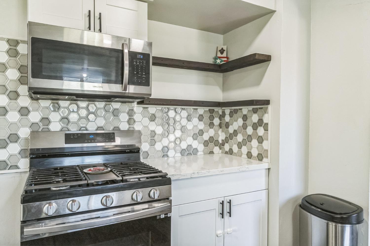 Detail Gallery Image 4 of 18 For 2618 Hoover Ct, Merced,  CA 95340 - 3 Beds | 1/1 Baths