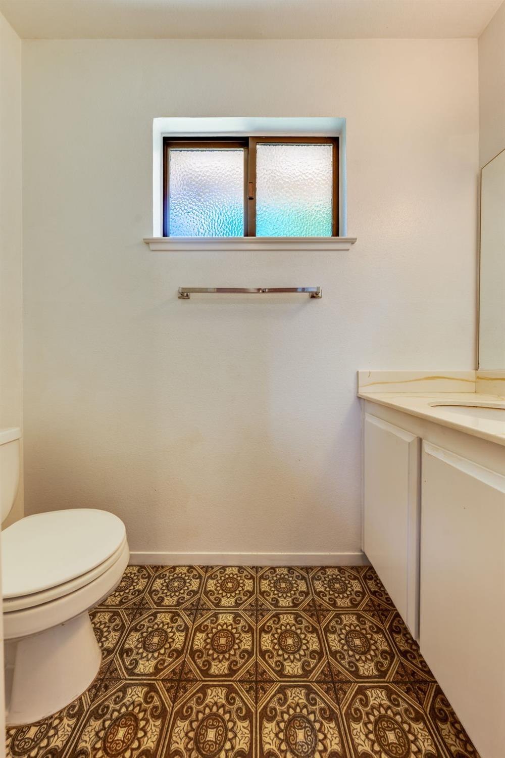 Detail Gallery Image 33 of 40 For 8700 Tipton Ct, Elk Grove,  CA 95624 - 3 Beds | 2/1 Baths