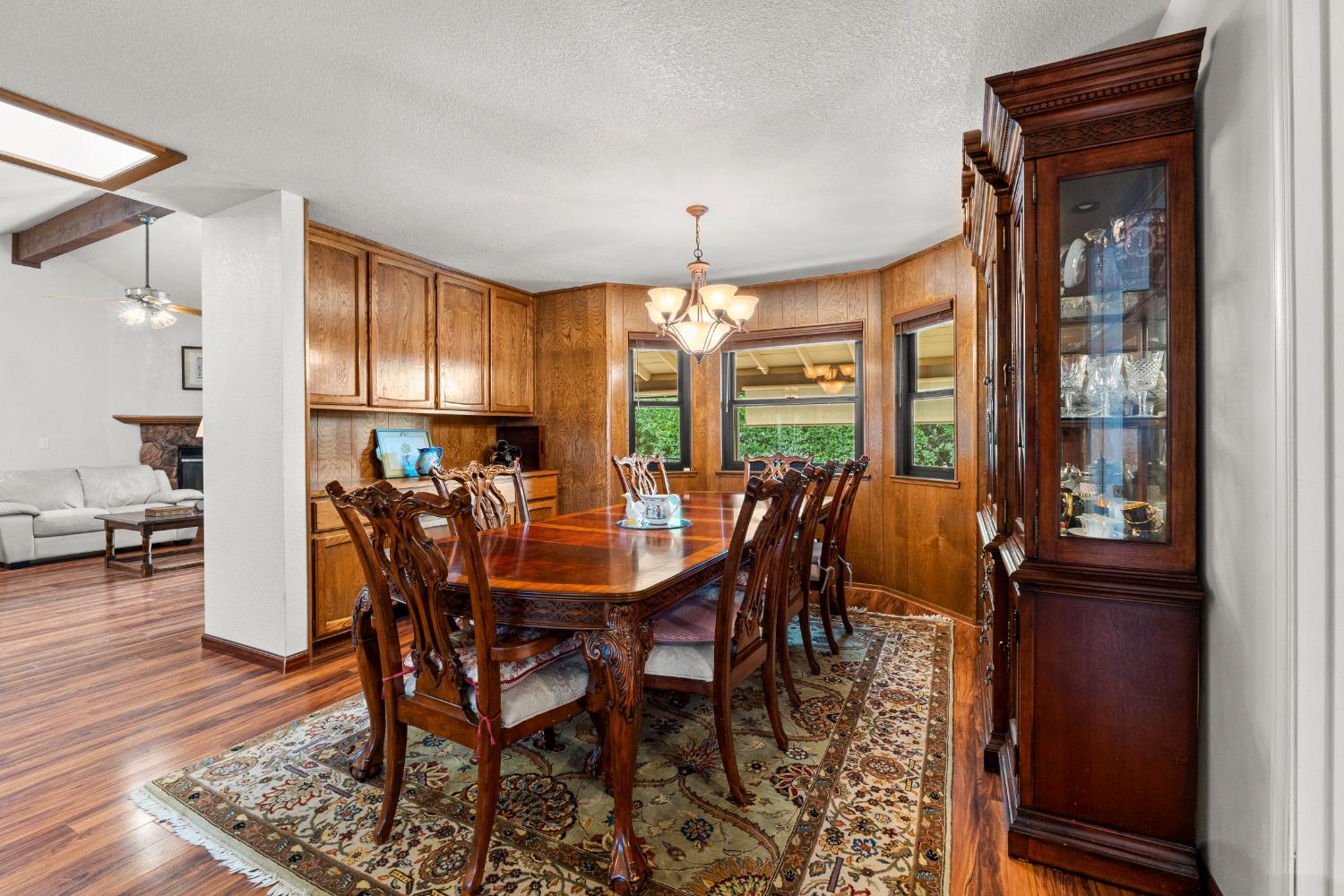 Detail Gallery Image 12 of 47 For 24 Sage River Cir, Sacramento,  CA 95831 - 3 Beds | 3 Baths