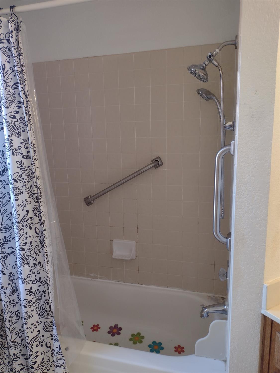 Detail Gallery Image 29 of 56 For 1900 Berryessa Dr, Modesto,  CA 95358 - 3 Beds | 2/1 Baths
