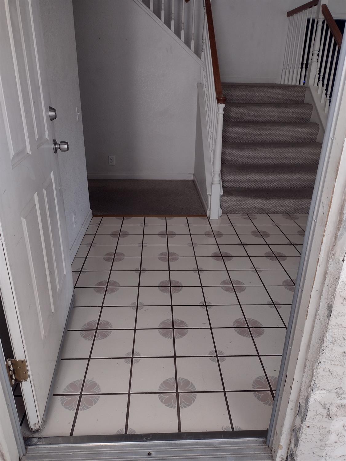 Detail Gallery Image 3 of 56 For 1900 Berryessa Dr, Modesto,  CA 95358 - 3 Beds | 2/1 Baths