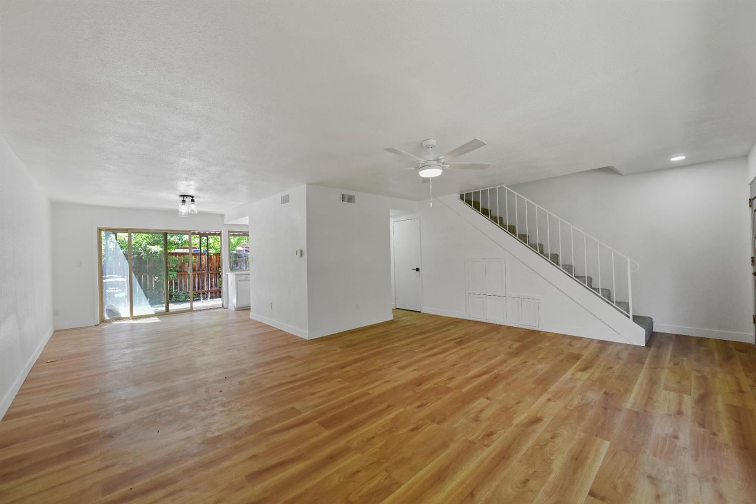Photo #5: 225058863 Listing: Photo #5