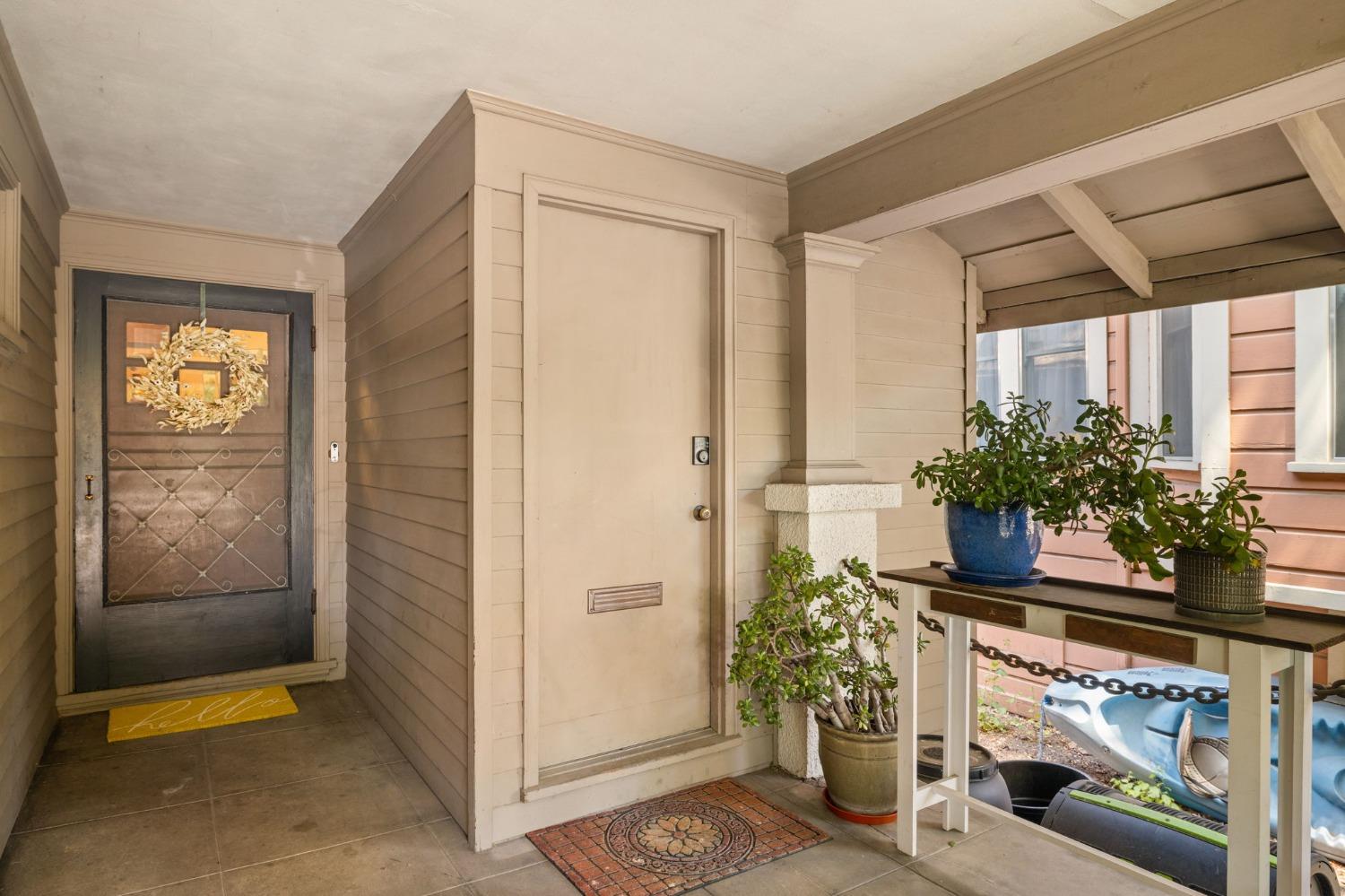 Detail Gallery Image 3 of 61 For 2727 H St, Sacramento,  CA 95816 - 5 Beds | 3 Baths