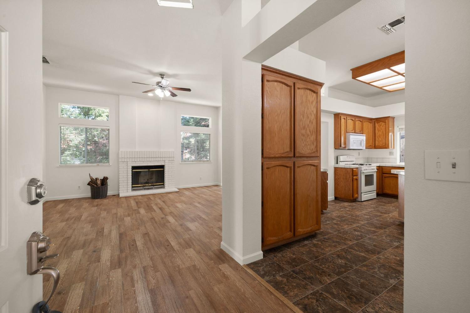 Detail Gallery Image 6 of 45 For 8531 Heather Cross Way, Orangevale,  CA 95662 - 3 Beds | 2 Baths