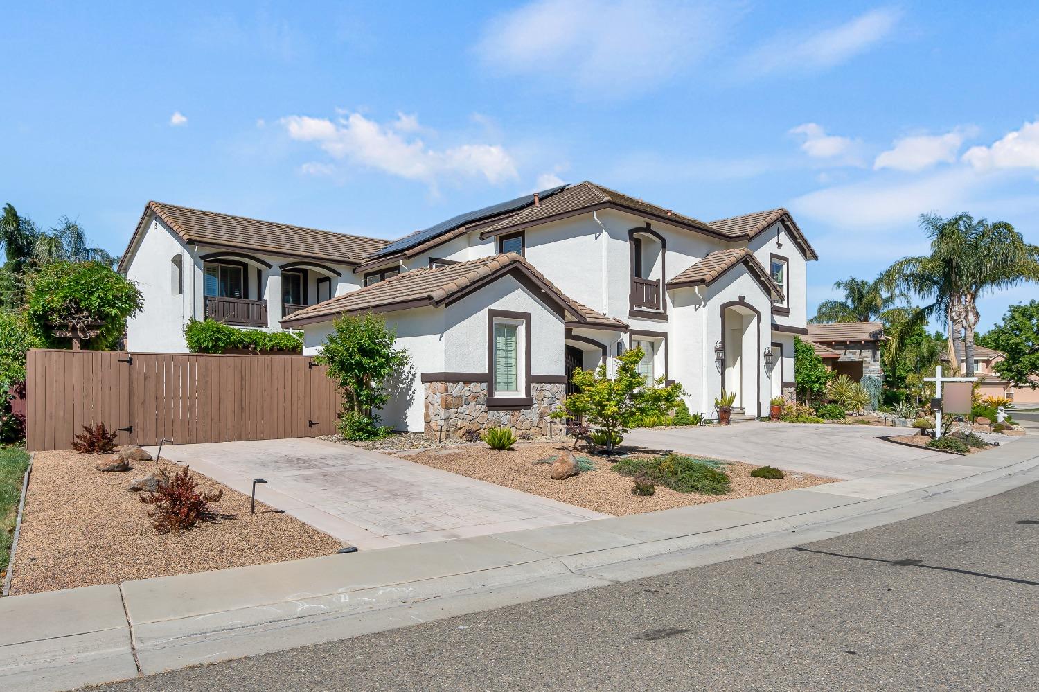 Detail Gallery Image 12 of 94 For 6600 Caprezzo Way, Elk Grove,  CA 95757 - 5 Beds | 4/1 Baths