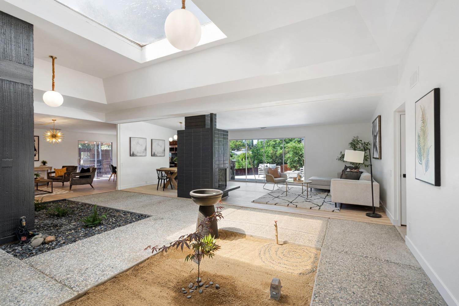 Detail Gallery Image 4 of 22 For 7625 Northeast Cir, Citrus Heights,  CA 95610 - 3 Beds | 2 Baths