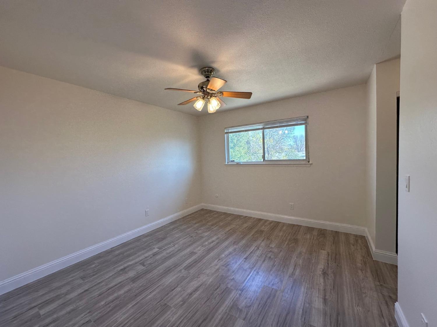 Detail Gallery Image 16 of 29 For 4700 Ravenstone Way, Sacramento,  CA 95842 - 4 Beds | 2/1 Baths