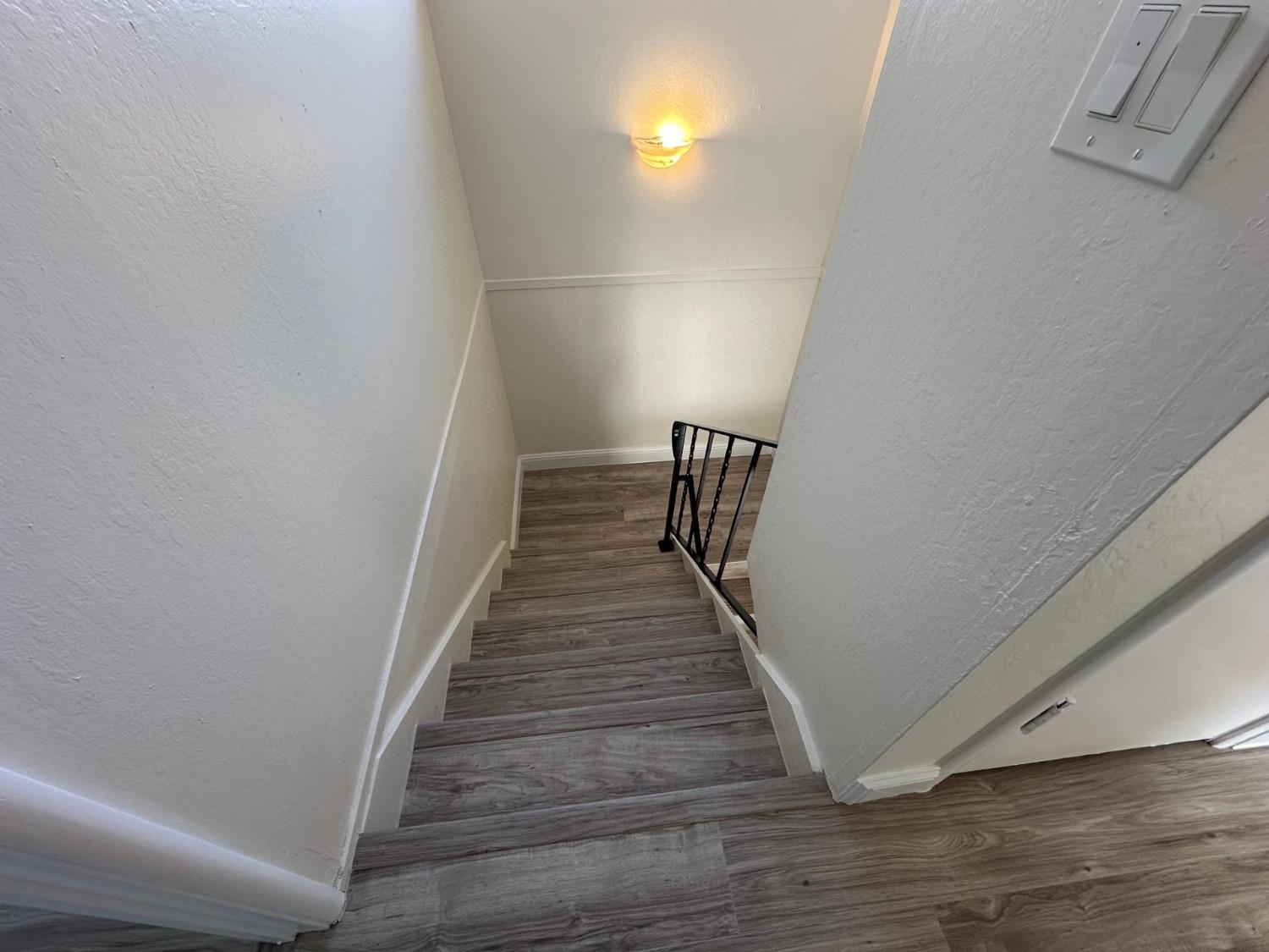 Detail Gallery Image 18 of 29 For 4700 Ravenstone Way, Sacramento,  CA 95842 - 4 Beds | 2/1 Baths