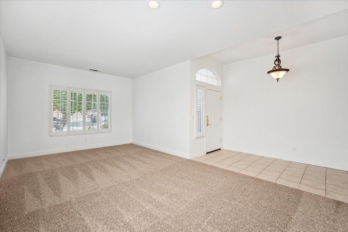 Detail Gallery Image 6 of 45 For 1128 Skyline Dr, Yuba City,  CA 95991 - 4 Beds | 2 Baths