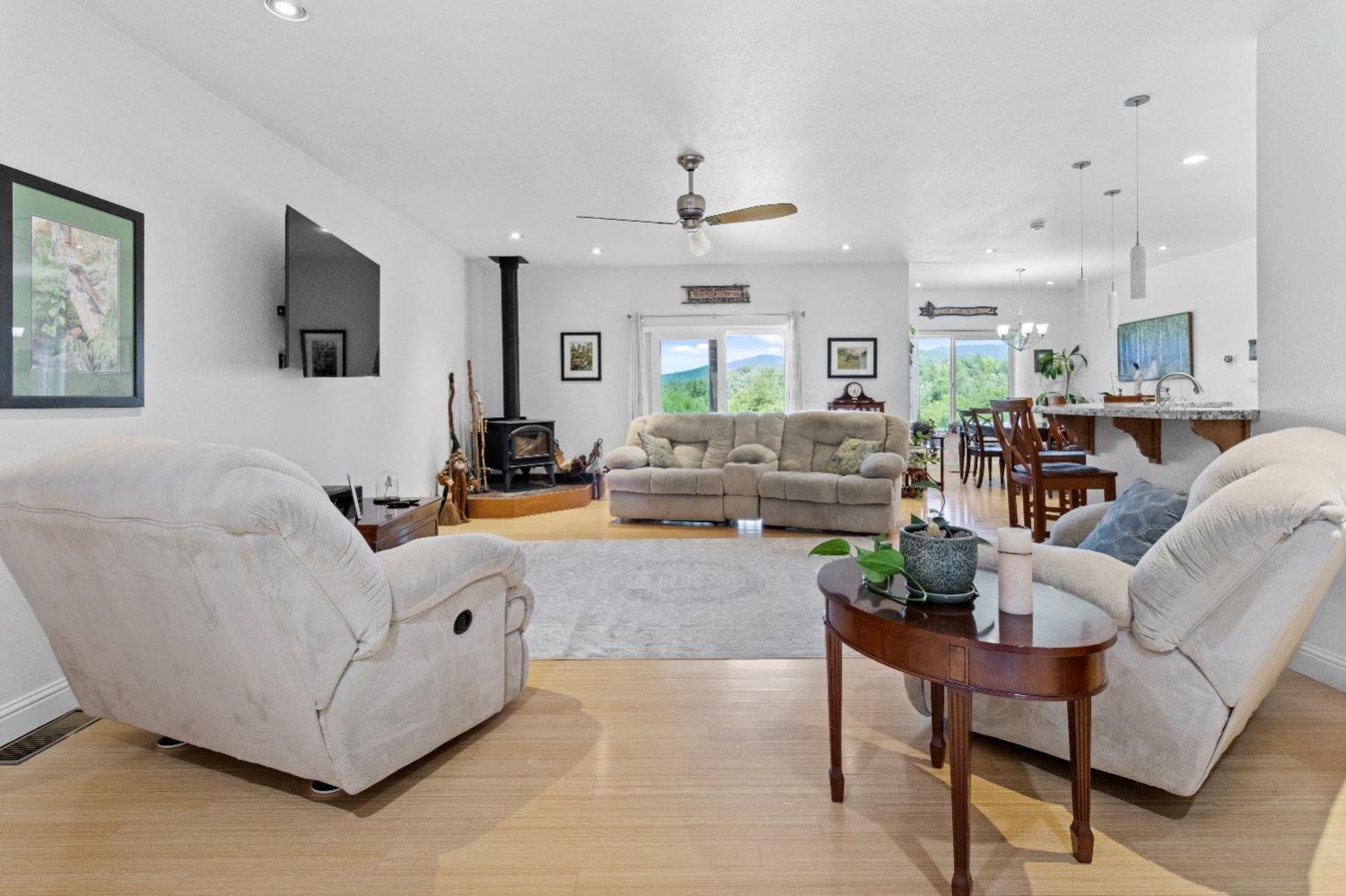 Detail Gallery Image 4 of 44 For 9593 Quail Meadow Ln, Oregon House,  CA 95962 - 3 Beds | 2 Baths