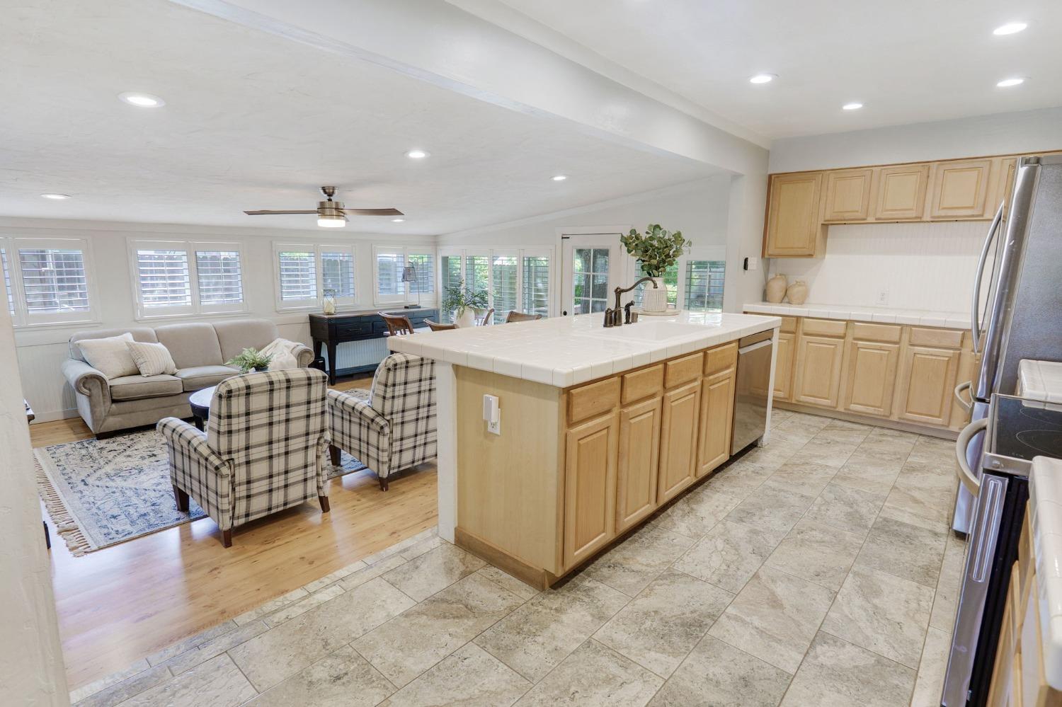 Detail Gallery Image 6 of 25 For 7158 Sunset Ave, Fair Oaks,  CA 95628 - 3 Beds | 1/1 Baths