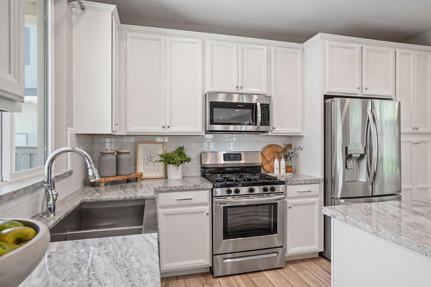 Detail Gallery Image 4 of 31 For 3205 Forney, Sacramento,  CA 95816 - 3 Beds | 2/1 Baths