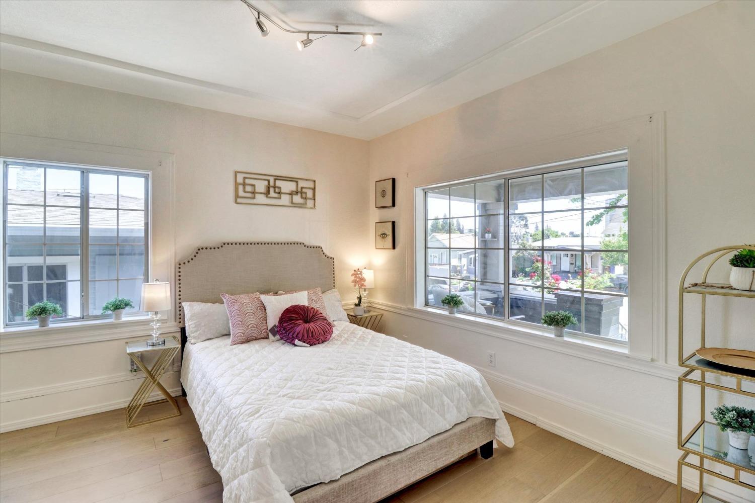 Detail Gallery Image 8 of 38 For 1412 E 32 St, Oakland,  CA 94602 - 3 Beds | 2 Baths