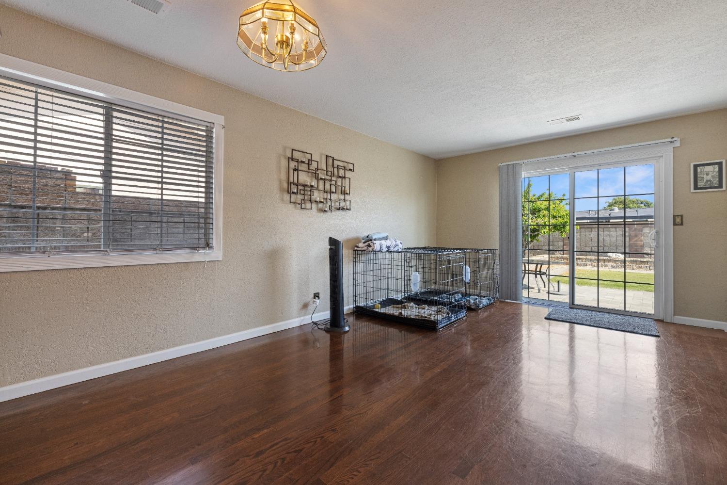 Detail Gallery Image 13 of 33 For 7795 Tamarack Dr, Dublin,  CA 94568 - 3 Beds | 2 Baths