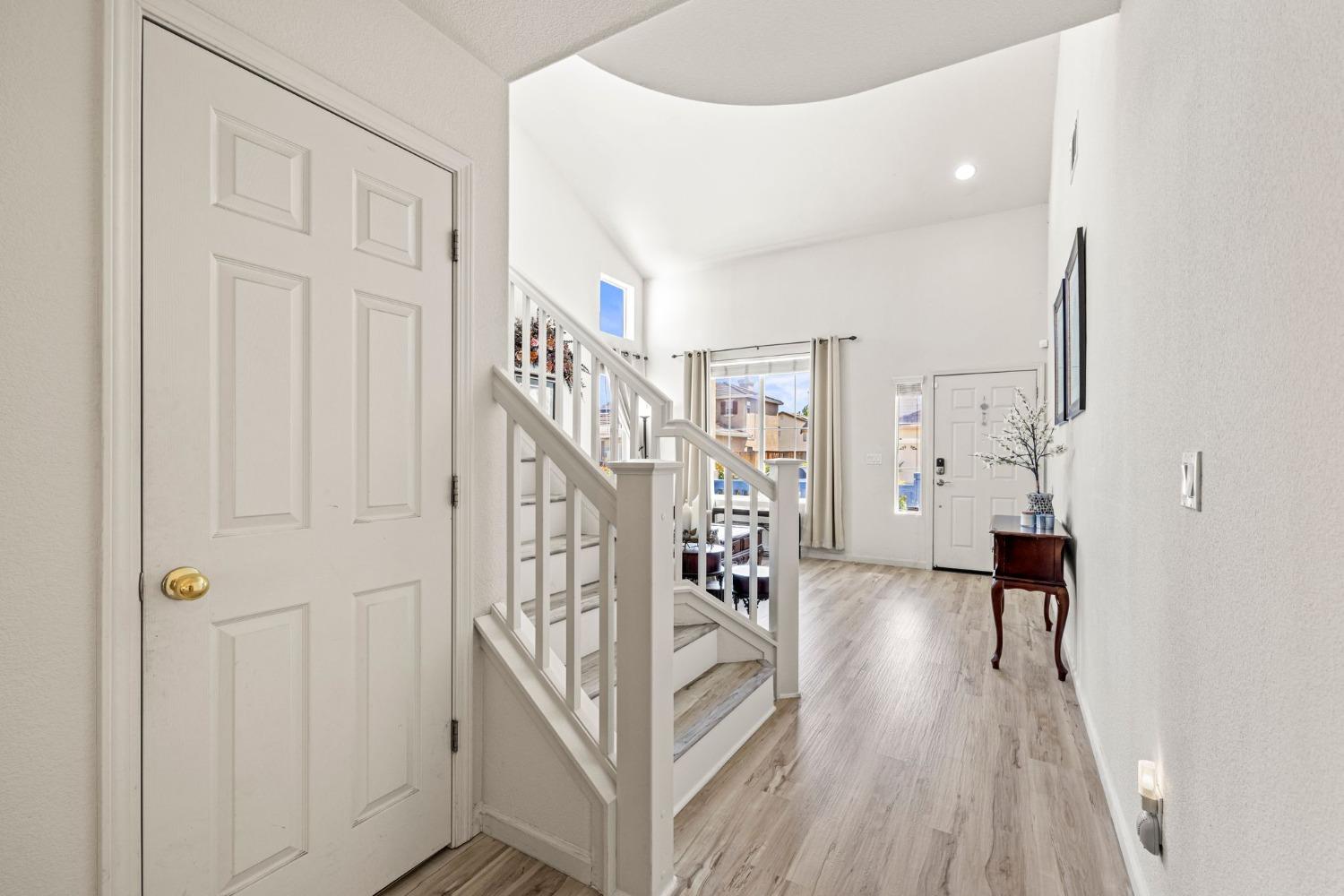 Detail Gallery Image 6 of 43 For 1644 Gloria Cir, Tracy,  CA 95377 - 5 Beds | 3 Baths