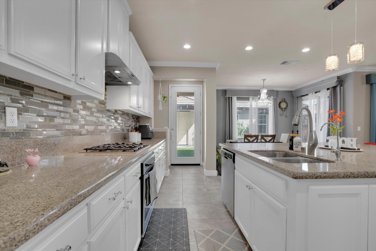 Detail Gallery Image 17 of 42 For 692 N Montebello St, Mountain House,  CA 95391 - 5 Beds | 4 Baths