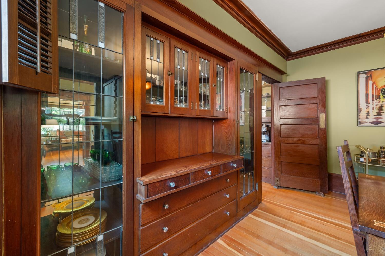 Detail Gallery Image 17 of 61 For 2727 H St, Sacramento,  CA 95816 - 5 Beds | 3 Baths