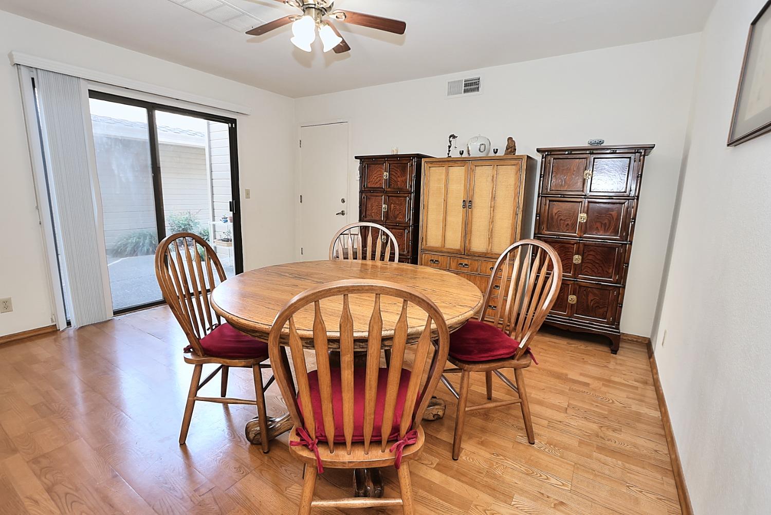 Detail Gallery Image 19 of 69 For 1982 University Park Dr, Sacramento,  CA 95825 - 3 Beds | 2/1 Baths