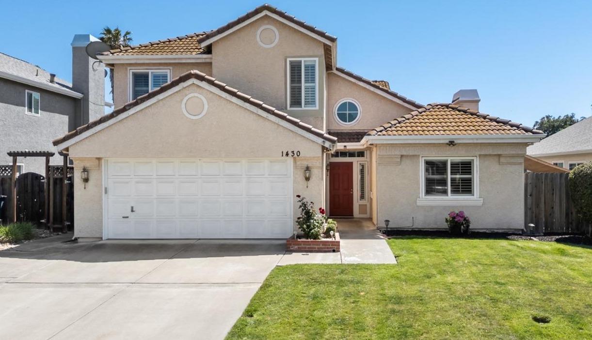 Detail Gallery Image 1 of 34 For 1430 Harvest Ln, Tracy,  CA 95376 - 5 Beds | 3 Baths