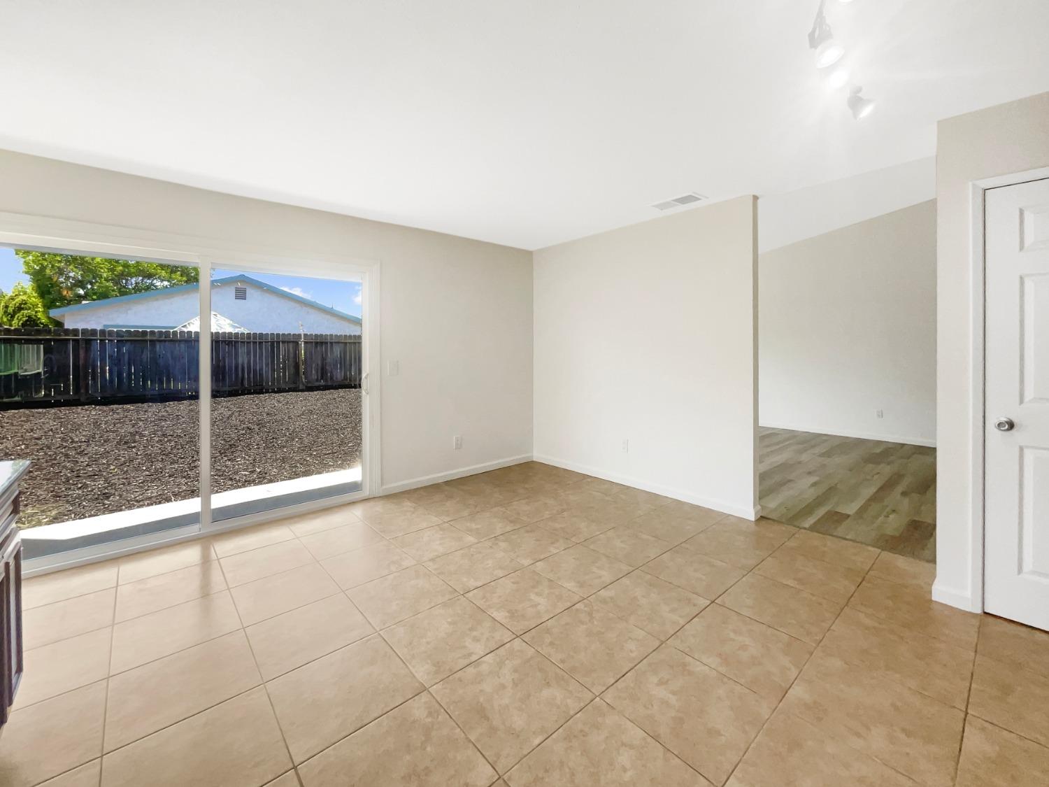 Detail Gallery Image 18 of 29 For 3023 Rosemont Dr, Sacramento,  CA 95826 - 3 Beds | 2 Baths