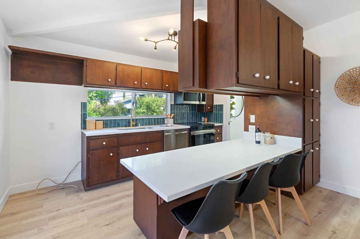 Detail Gallery Image 10 of 22 For 7625 Northeast Cir, Citrus Heights,  CA 95610 - 3 Beds | 2 Baths