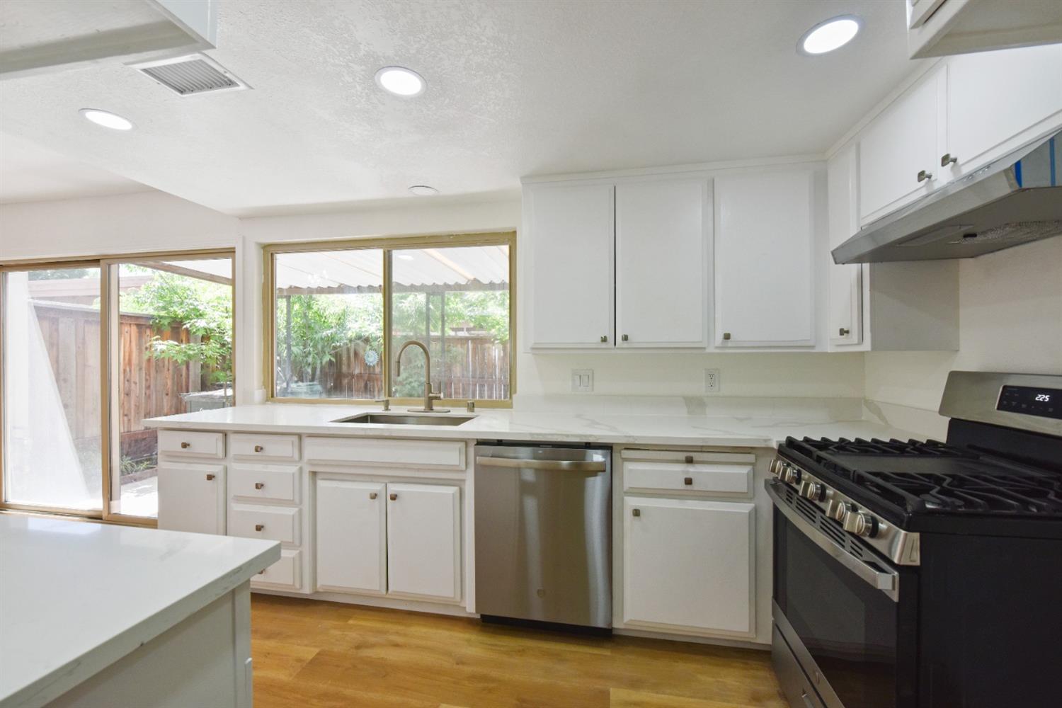 Photo #2: 225058863 Listing 