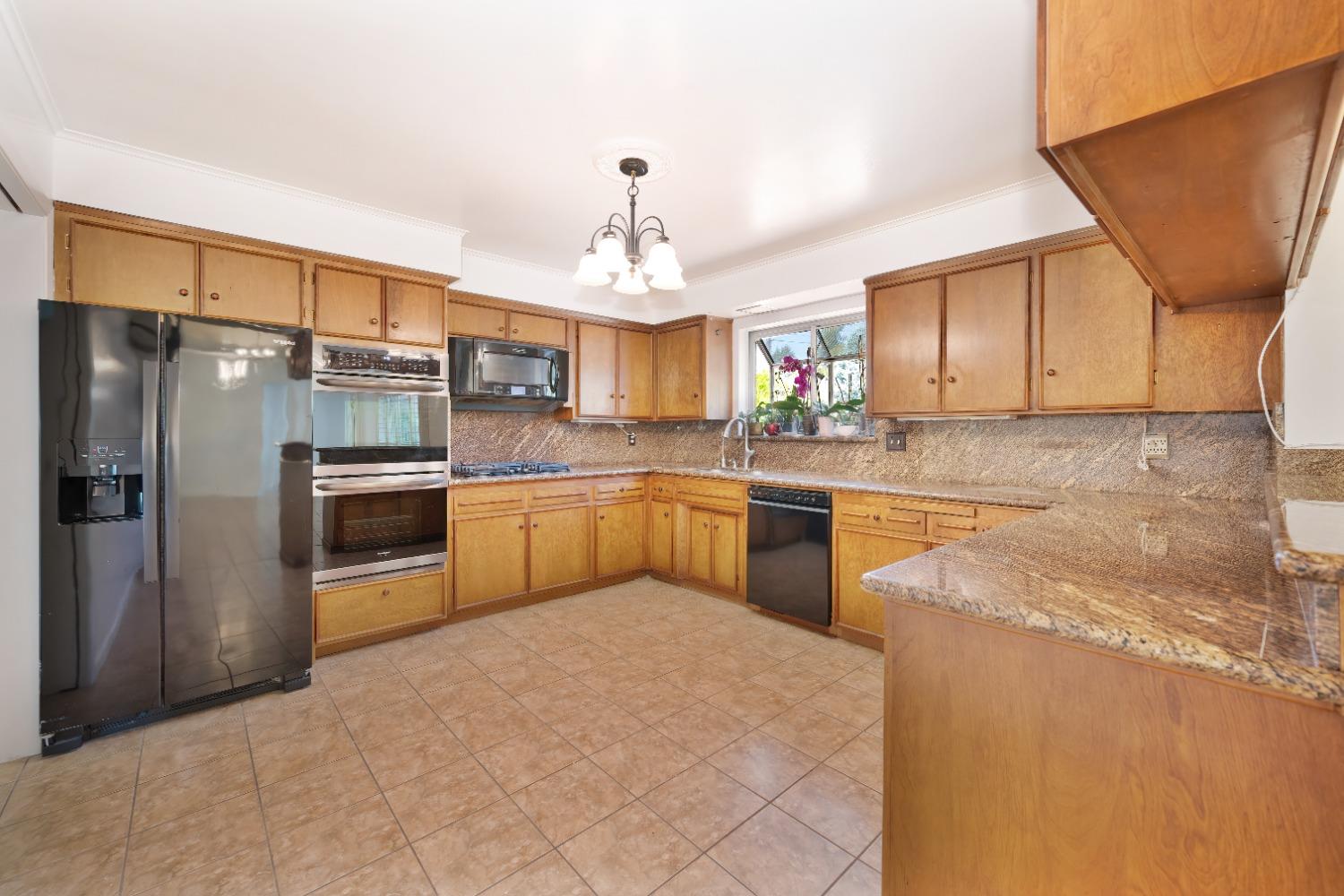 Detail Gallery Image 21 of 75 For 6207 Rampart Dr, Carmichael,  CA 95608 - 4 Beds | 3 Baths