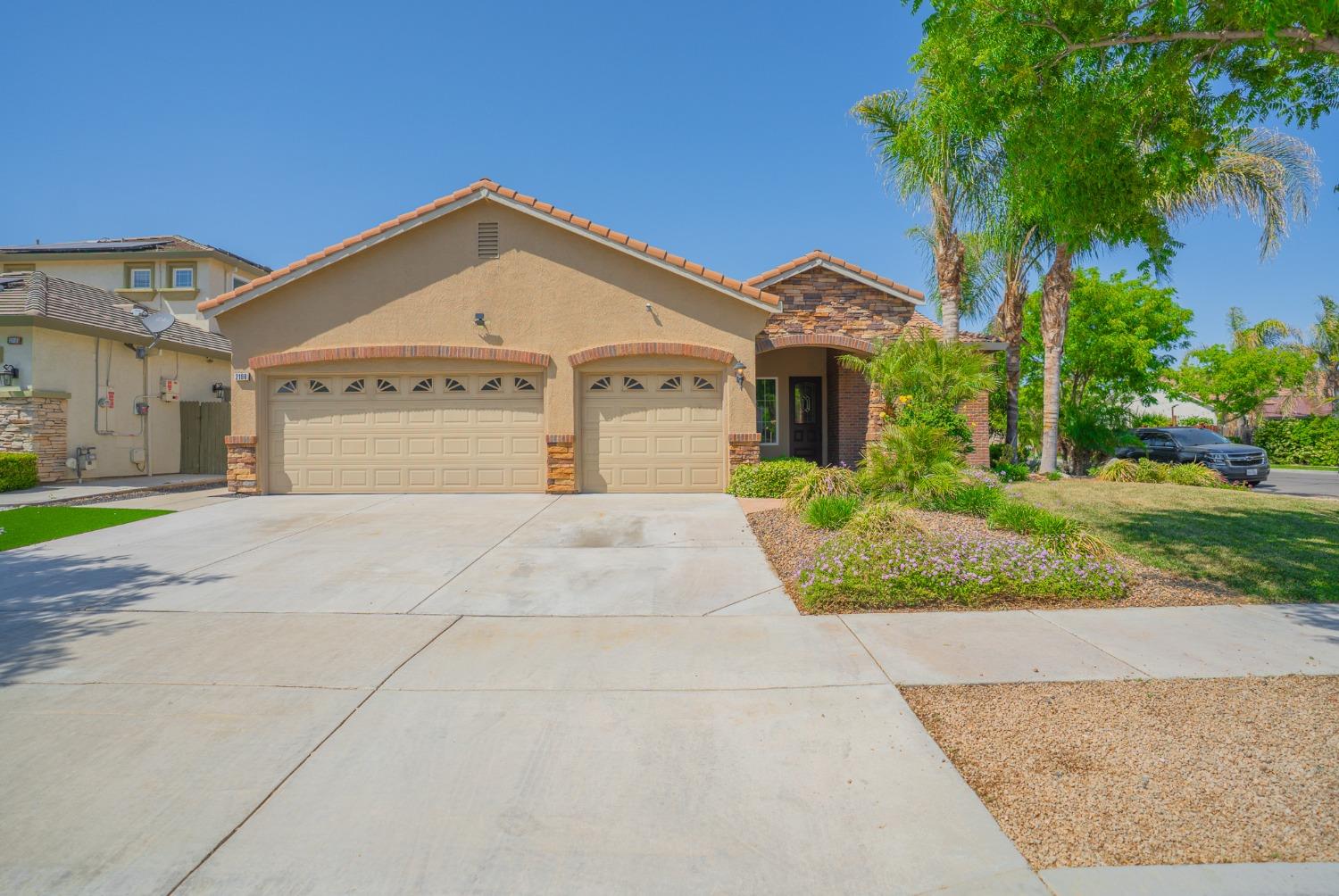 Detail Gallery Image 2 of 67 For 2196 Naples Ct, Los Banos,  CA 93635 - 3 Beds | 2 Baths