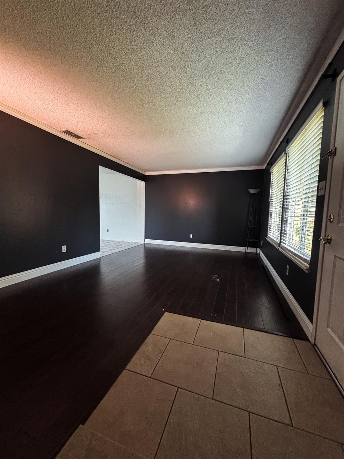 Detail Gallery Image 5 of 23 For 8909 Salmon Falls Dr C,  Sacramento,  CA 95826 - 3 Beds | 1/1 Baths