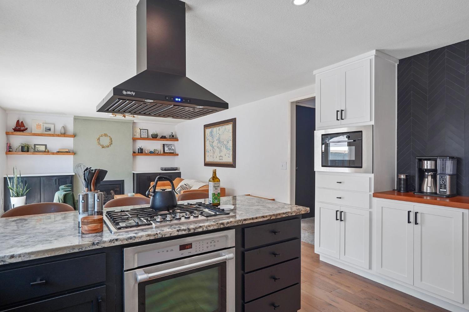 Detail Gallery Image 12 of 39 For 4950 Thor Way, Carmichael,  CA 95608 - 4 Beds | 3 Baths