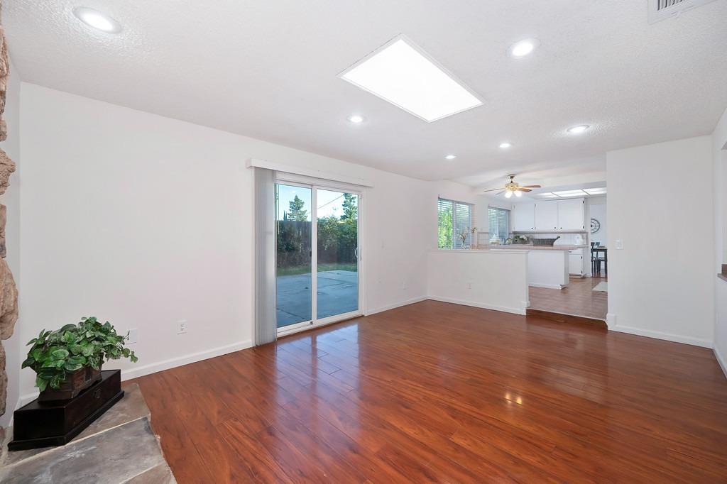 Detail Gallery Image 27 of 59 For 7415 Patero Cir, Sacramento,  CA 95823 - 5 Beds | 3 Baths