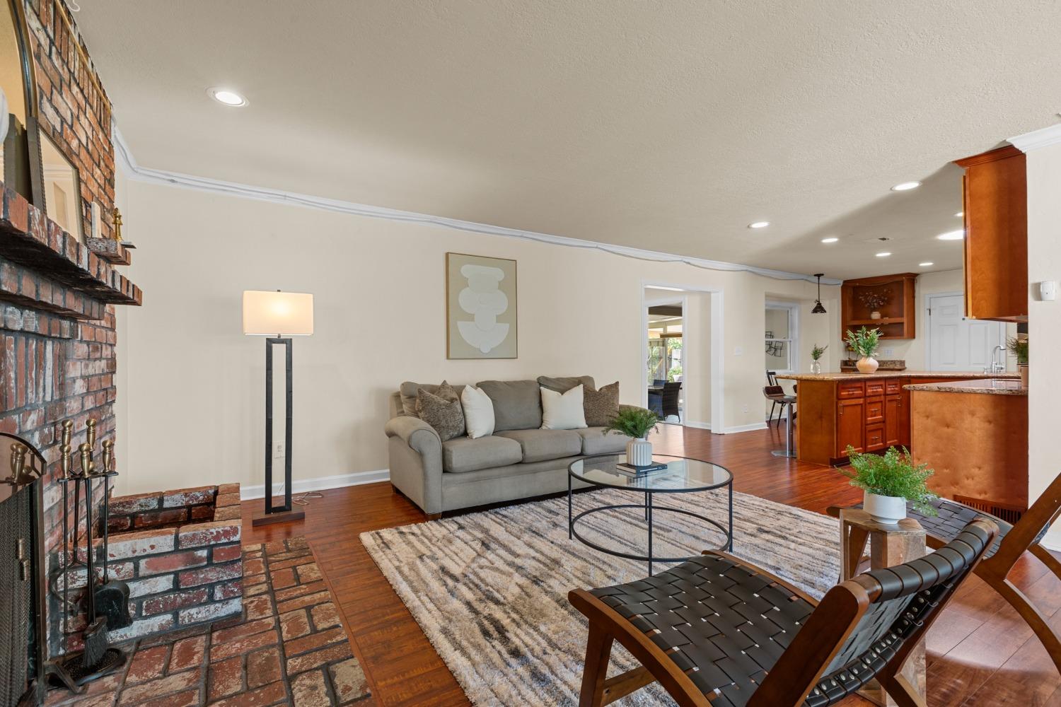 Detail Gallery Image 5 of 59 For 3800 Winona Way, North Highlands,  CA 95660 - 5 Beds | 3 Baths