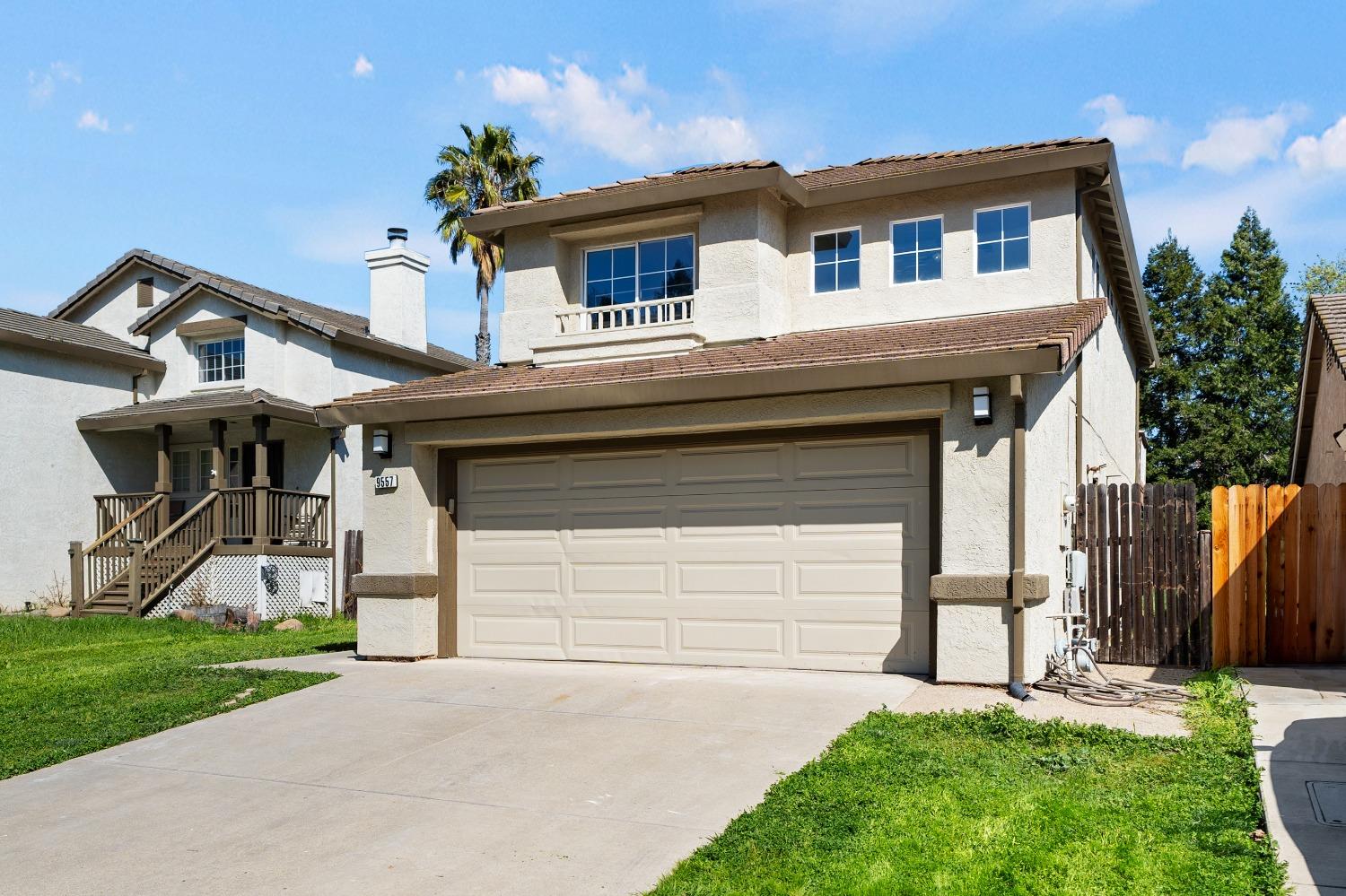 Detail Gallery Image 2 of 50 For 9557 W Village Tree Dr, Elk Grove,  CA 95758 - 3 Beds | 2/1 Baths