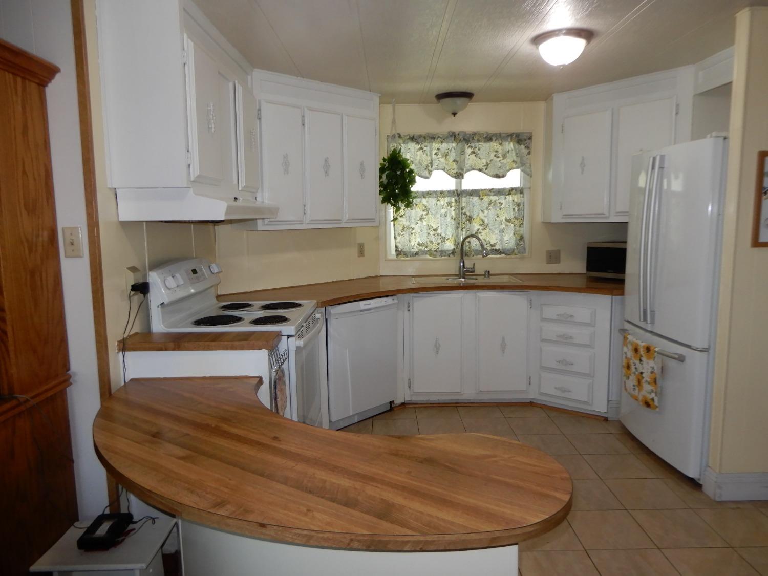 Detail Gallery Image 3 of 44 For 134 Gardenia, Sacramento,  CA 95828 - 3 Beds | 2 Baths