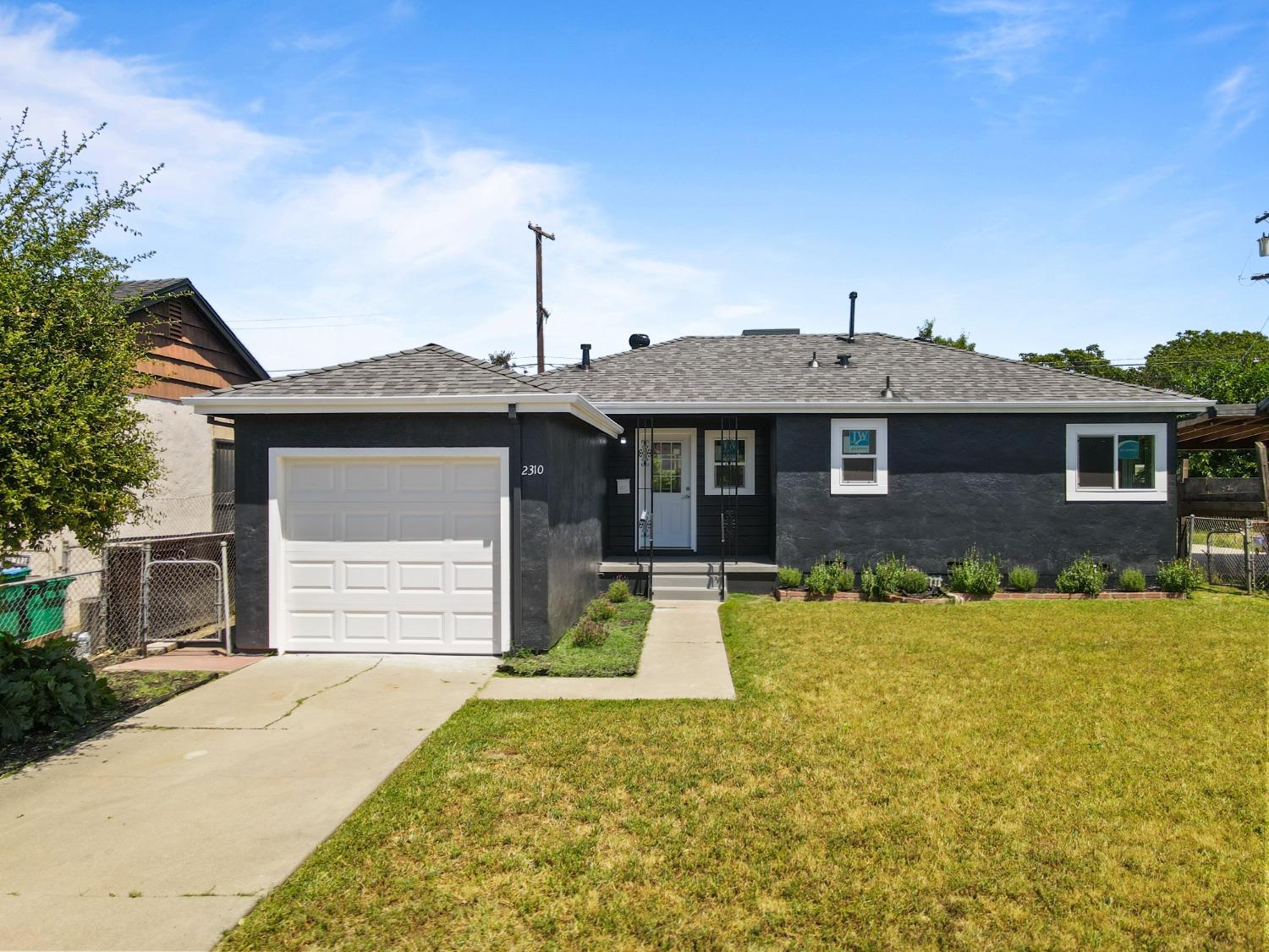 Detail Gallery Image 1 of 48 For 2310 Scribner St, Stockton,  CA 95206 - 2 Beds | 1 Baths