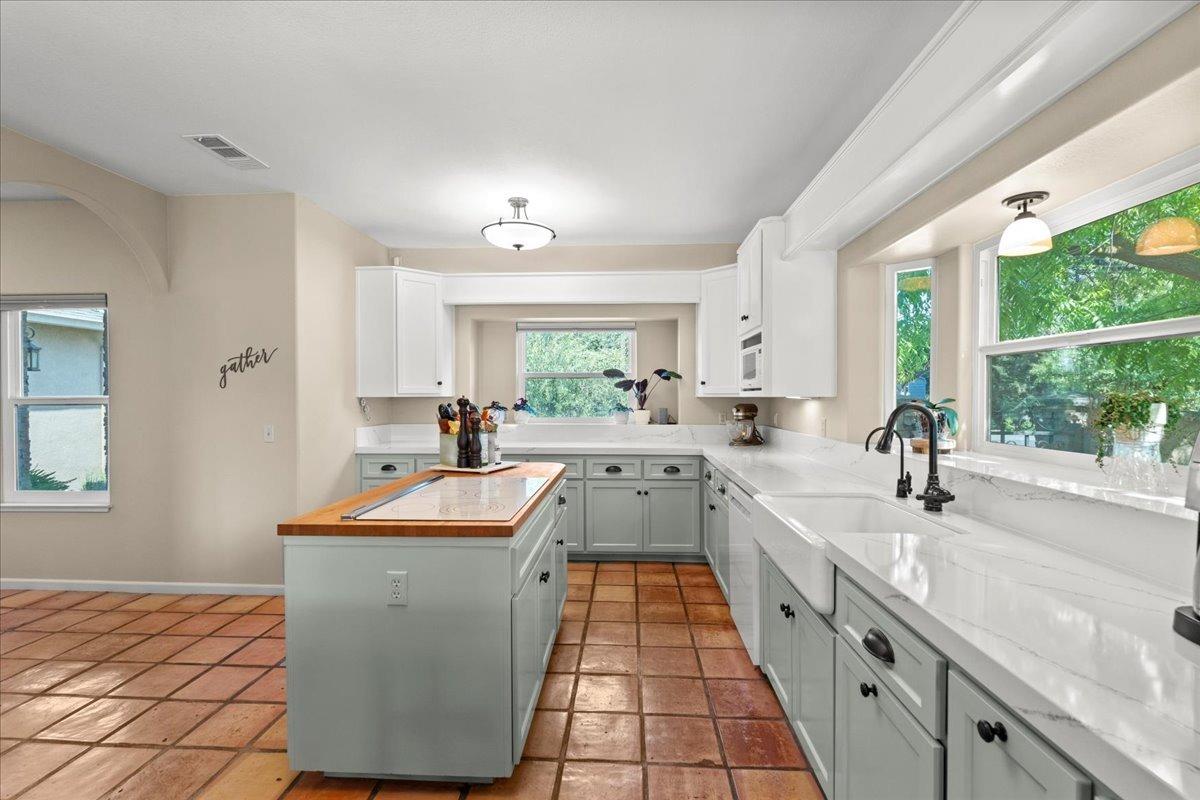 Detail Gallery Image 9 of 39 For 4001 S Sperry Rd, Denair,  CA 95316 - 3 Beds | 3 Baths