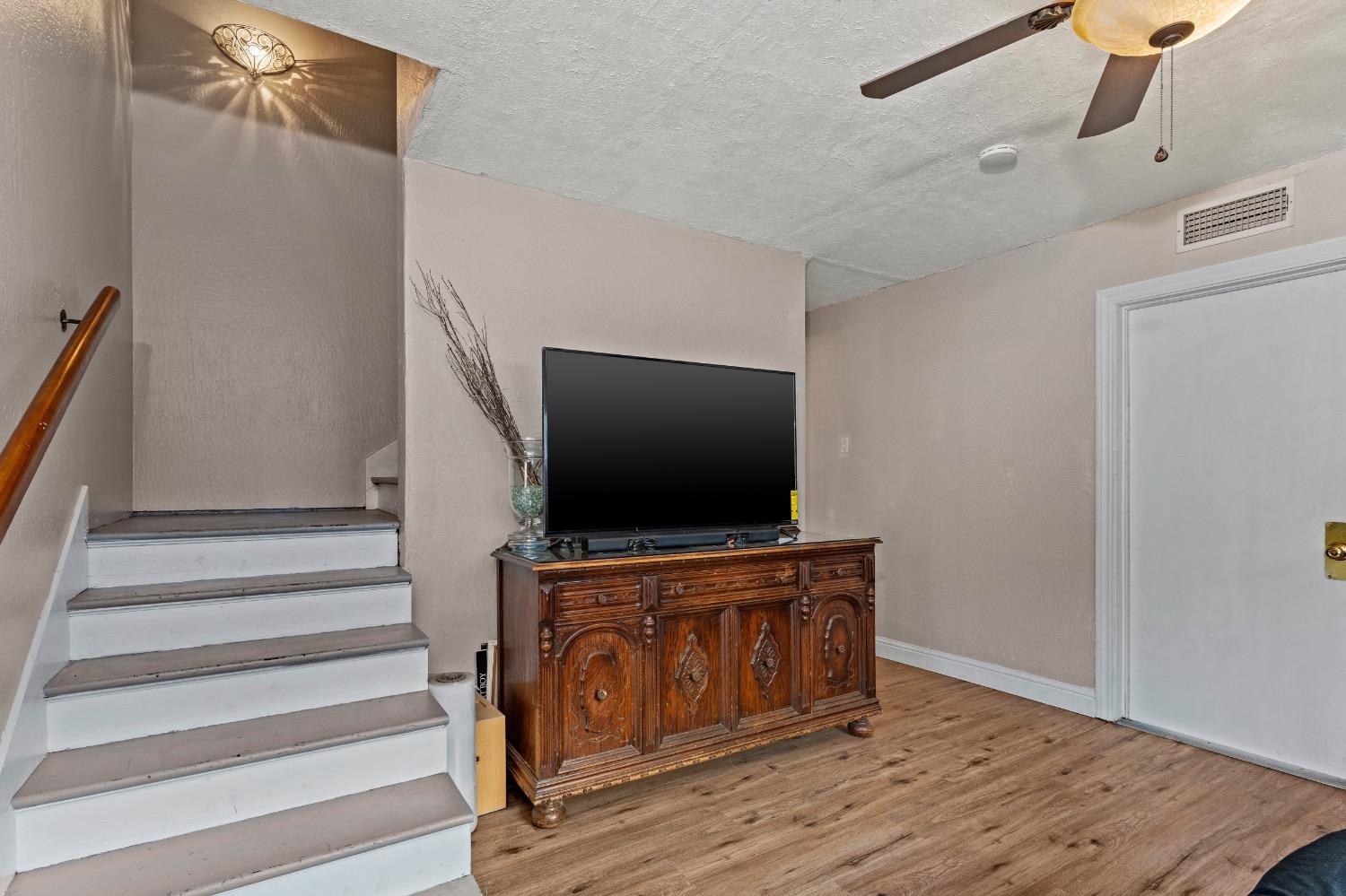 Detail Gallery Image 13 of 32 For 126 N Nottingham Dr, Stockton,  CA 95207 - 5 Beds | 3 Baths