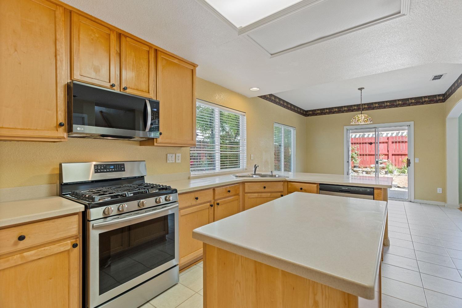 Detail Gallery Image 31 of 62 For 7920 Tetotom Park Way, Antelope,  CA 95843 - 5 Beds | 3 Baths