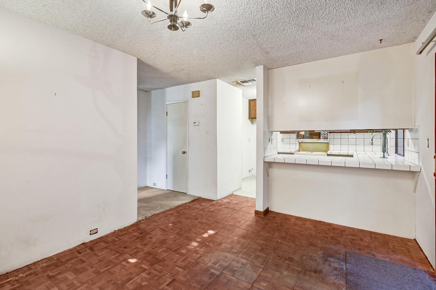Detail Gallery Image 12 of 48 For 26 Adelphi Ct, Sacramento,  CA 95825 - 3 Beds | 2/1 Baths
