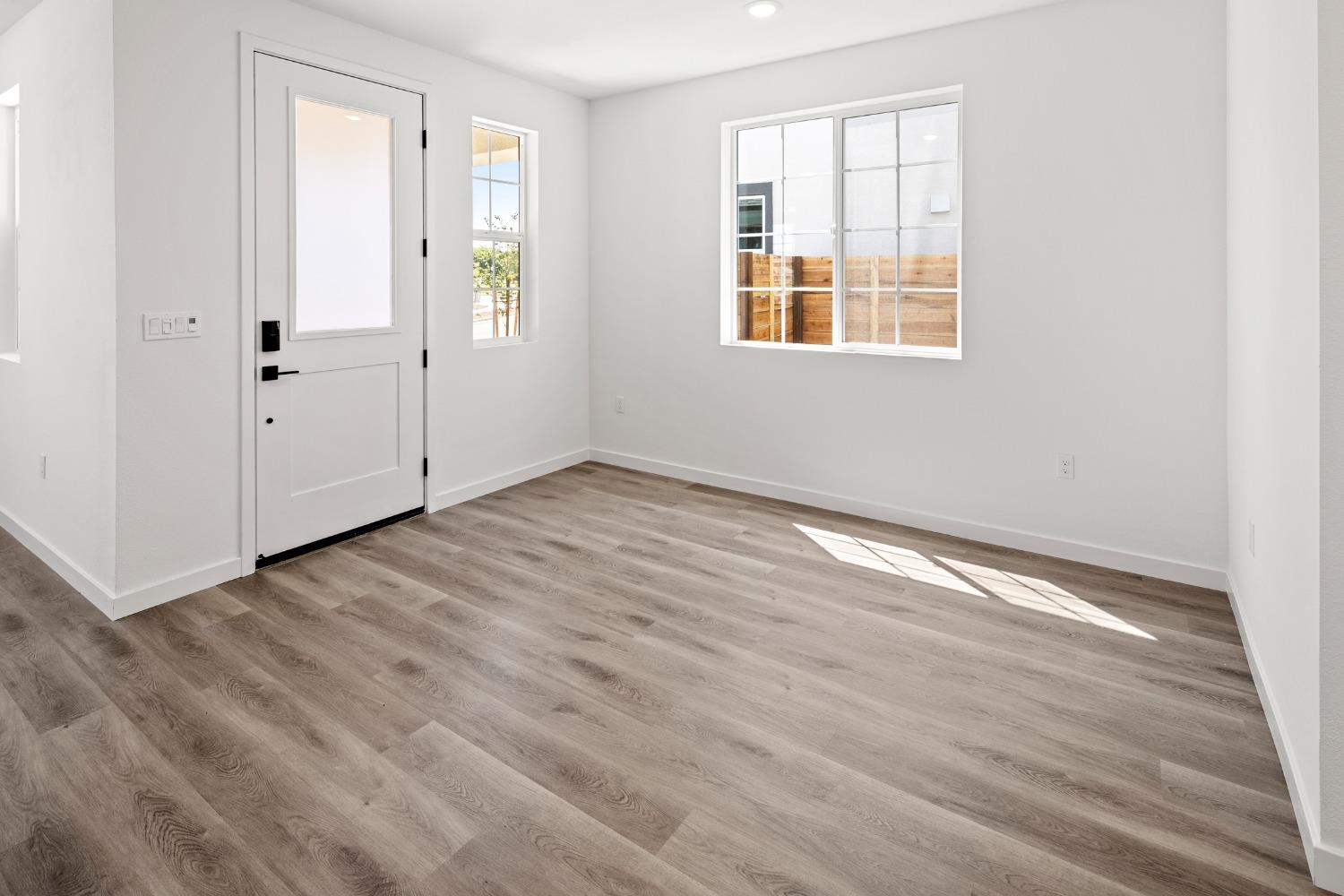 Detail Gallery Image 6 of 39 For 8636 Starburst Way, Sacramento,  CA 95823 - 4 Beds | 2/1 Baths