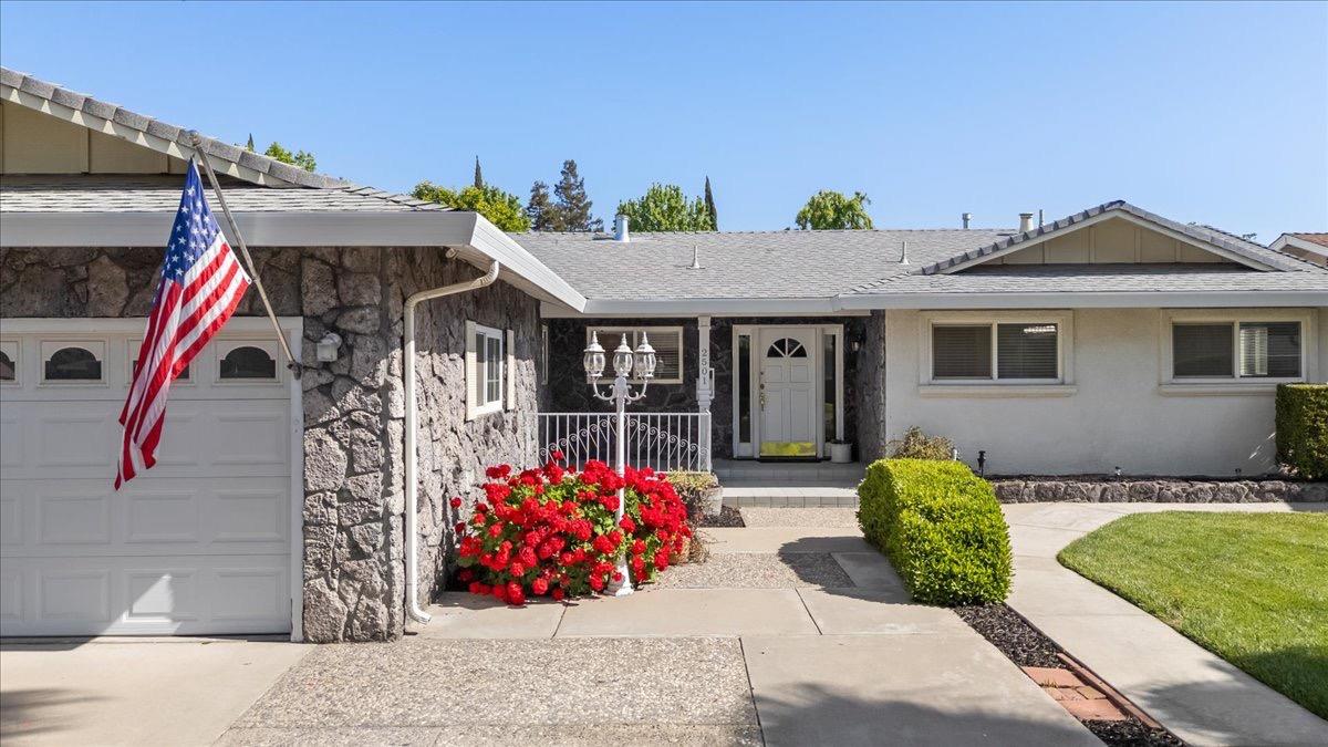 Detail Gallery Image 5 of 51 For 2501 Continental Dr, Modesto,  CA 95355 - 3 Beds | 2 Baths